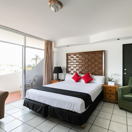 Capital O Zona Dorada Inn, Mazatlán Extérieur photo