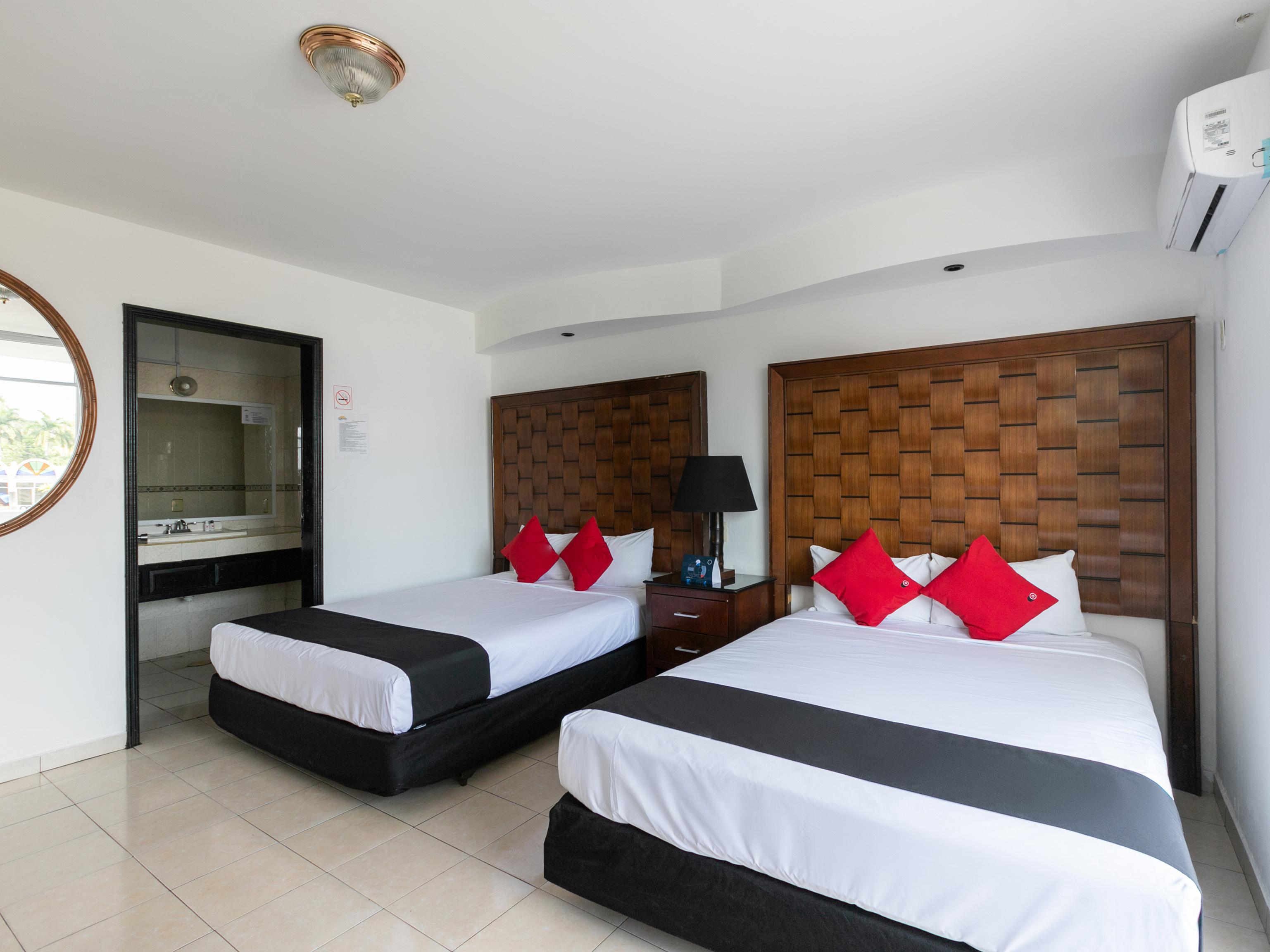 Capital O Zona Dorada Inn, Mazatlán Extérieur photo