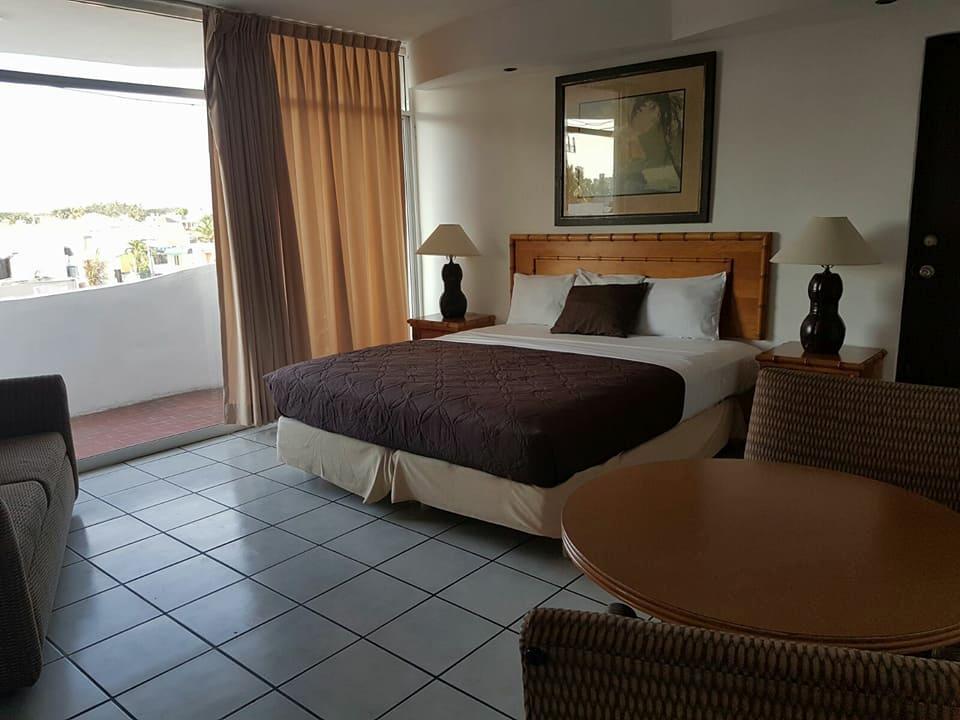 Capital O Zona Dorada Inn, Mazatlán Extérieur photo