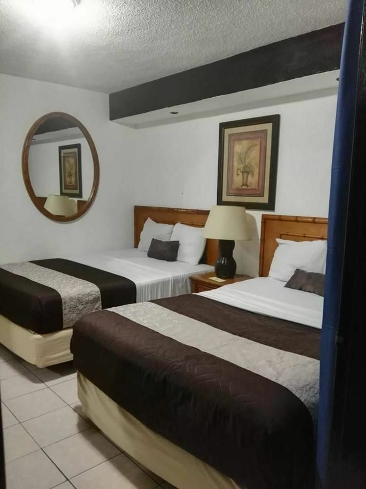 Capital O Zona Dorada Inn, Mazatlán Extérieur photo